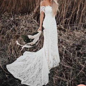 Never Worn-Mermaid Lace Off-the-Shoulder Short Sleeve Court Train Wedding Dress